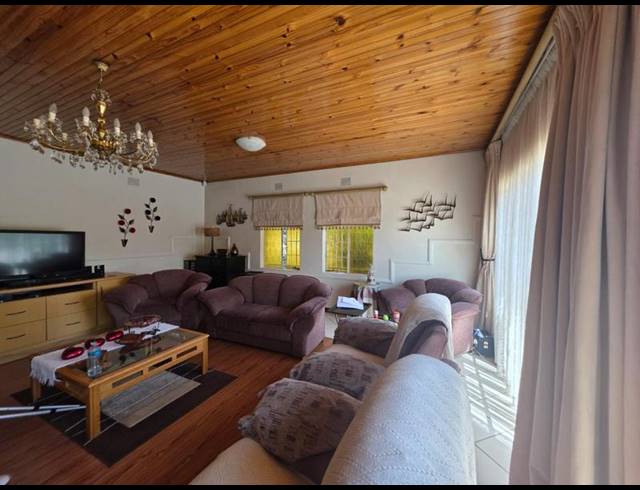 3 BEDROOM HOUSE FOR SALE IN HELIKONPARK